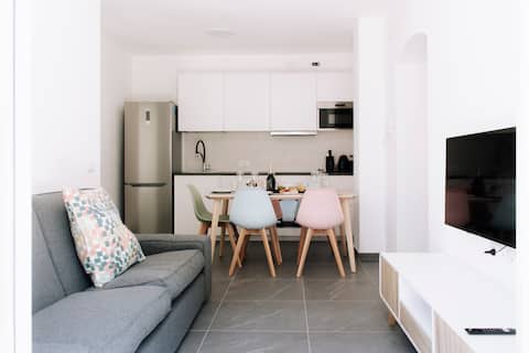 Popular Airbnb listing: DERVIhOme 1 A stone's throw from the lake. in Dervio