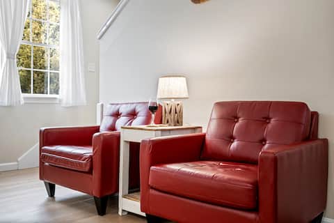 Popular Airbnb listing: Mountain Escape | Hot Tub + Arcade + Ski in Bethel / Sunday River