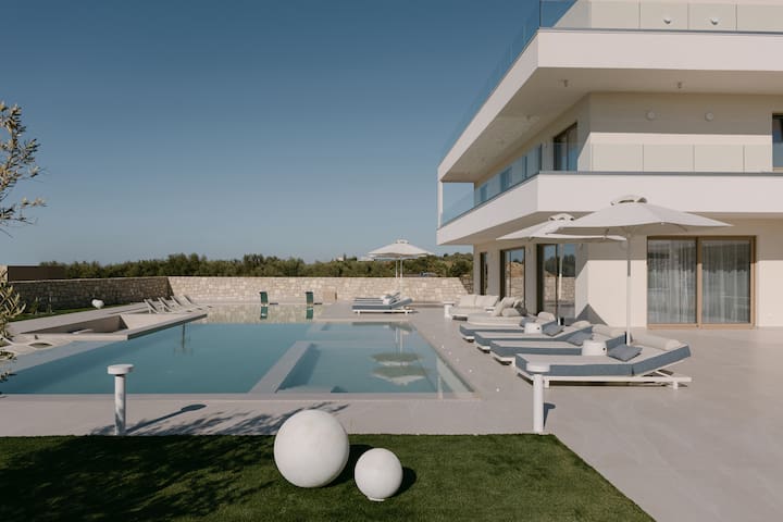 Calòre Villa, Close to Beach, Gym, Sauna & Cinema