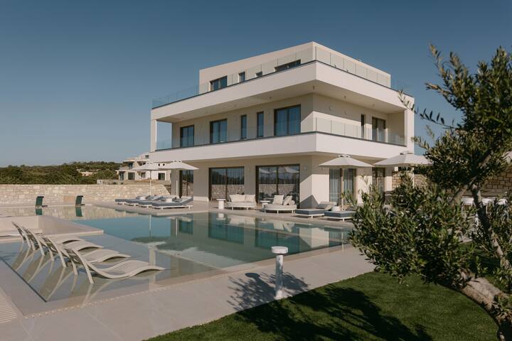Calòre Villa, Close to Beach, Gym, Sauna & Cinema gallery image 2