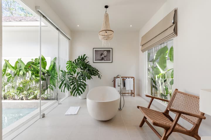 1br Villa W/ Private Pool & Stylish Wood Accents - Jimbaran