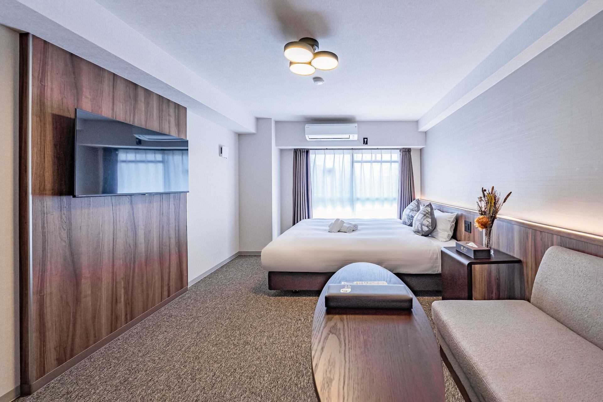 Stay at Shinsaibashi No. 5/Family Travel/3 min walk to subway/KIX/Shinsaibashi/Daimaru/Dotonbori/Namba/Nagahoribashi, double bed apartment