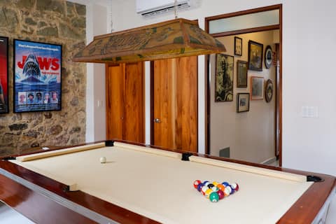 Full house, billiards, jacuzzi, private rooftop