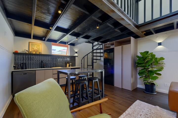 Substation turned Stylish retreat! gallery image 5