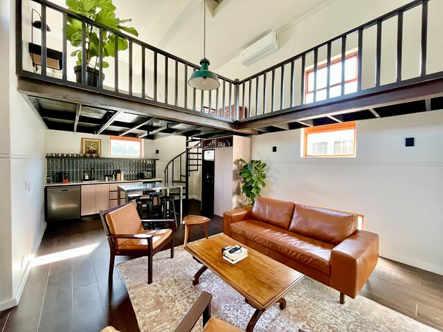 Substation turned Stylish retreat! gallery image 4