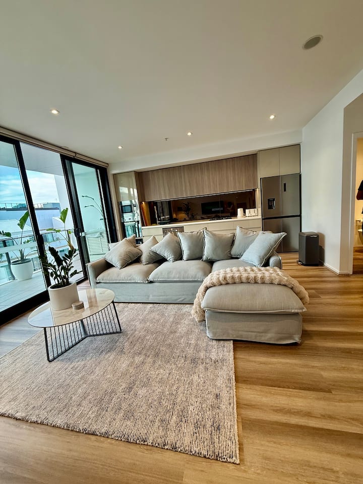 City, Airport & Train + Roof Pool & Free Parking - Carlton