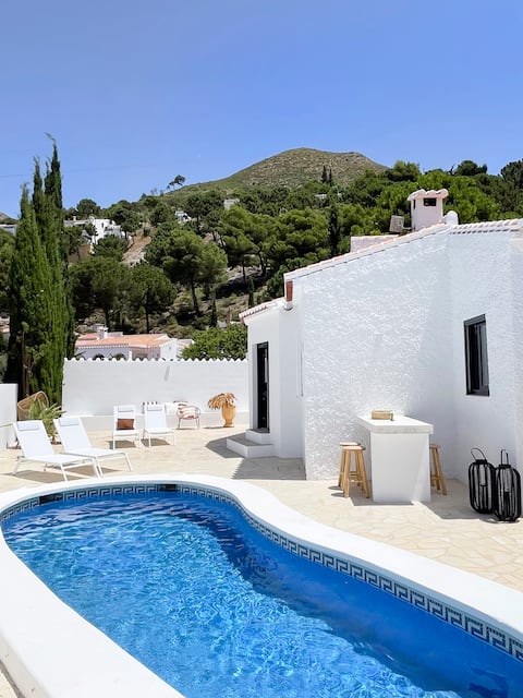 NEW villa -luxury, views, hot tub, pool, 8+1
