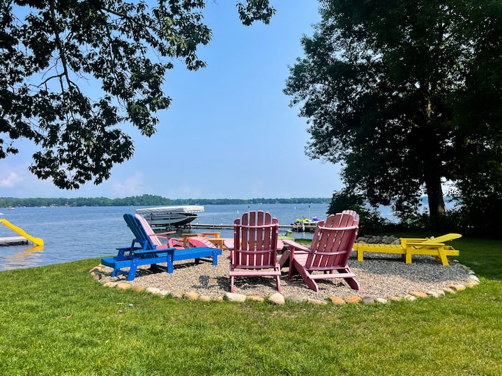 Serpent Lake House ~ 6-Bedroom ~ Ping Pong ~ Dock