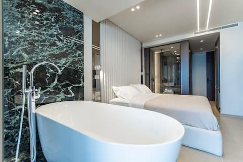 Keslin Apartments Seaview Deluxe Room with Bathtub