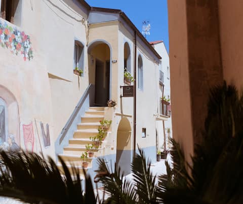 Romantic Home with Balcony, Kitchen, 2 Bedrooms