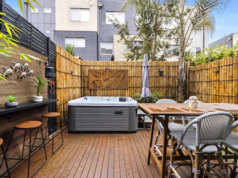Townhouse with Spa & Pool in Martha Cove