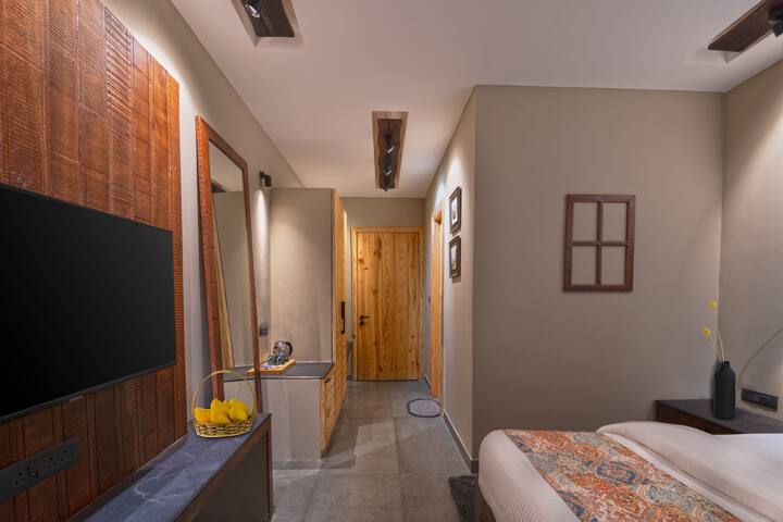 Aruunoday: Villa with Theatre, Games & Deck Views