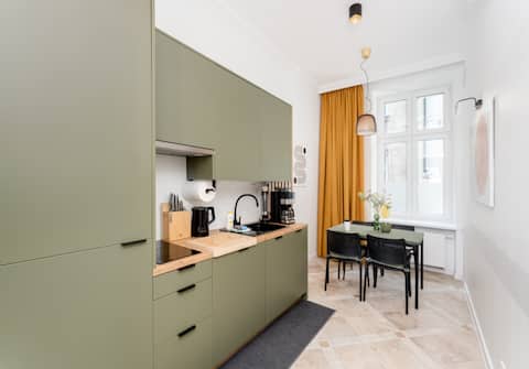 Popular Airbnb listing: Old Market View • 2BR • A/C • Old Town in Stare Miasto