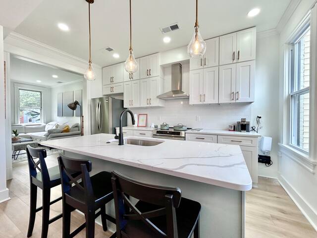 4 Bed 3.5 Bath Petworth Home gallery image 2