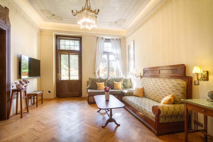 Art Nouveau Treasure gallery image 2