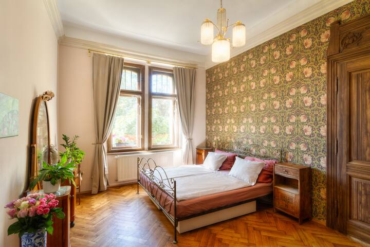 Art Nouveau Treasure gallery image 3