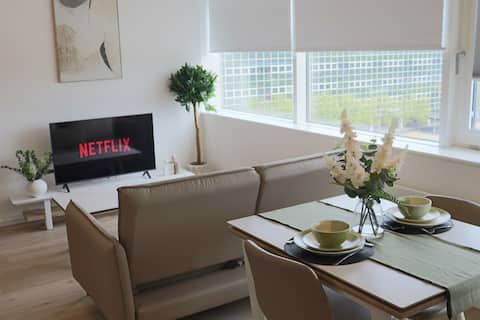 Popular Airbnb listing: Central Milton Keynes Studio · 1.3KM from Downtown in Central Milton Keynes