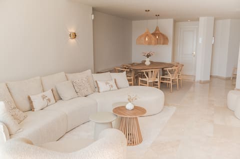 Top Airbnb: Exclusive Beachfront Apartment 'Casa Catharina' in Marbella