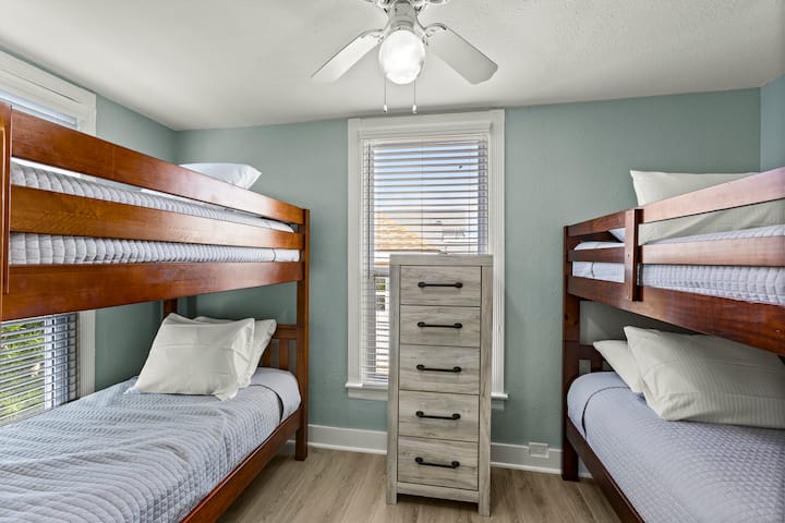 Kid-approved bunk room — sleeps 4, right near the action