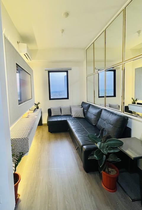 ModernChic 2+1BR Apartment Surabaya