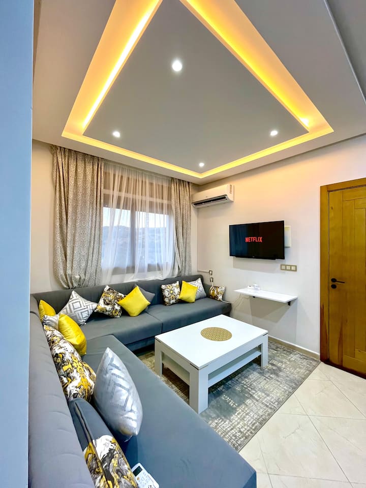 Iris Good Life 2 : Mountain Apt, Pool & Beach 600m - Tarifa
