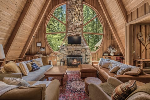 Forest Lodge Luxe with Hot Tub & Sauna