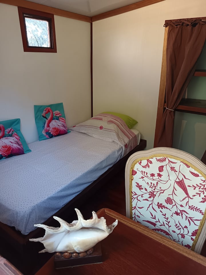 spavaća soba u dodatnoj zgradi s 1 jednostrukim krevetom