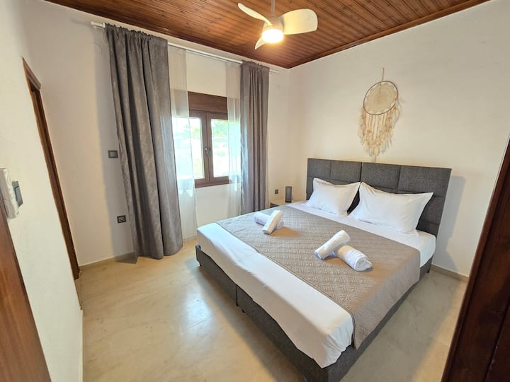 Dva jednostruka kreveta koji se mogu razdvojiti 