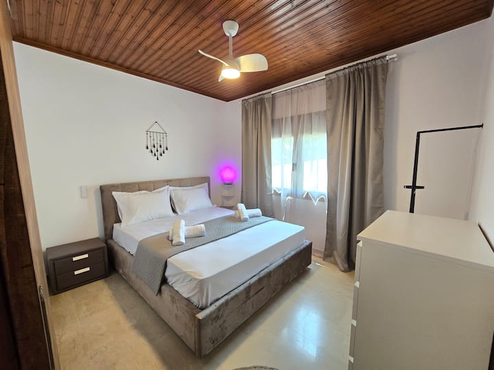 2. spavaća soba s bračnim krevetom