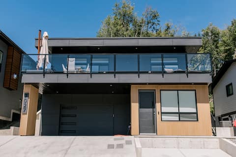 Lake Retreat | Private Beach | Sleeps 14