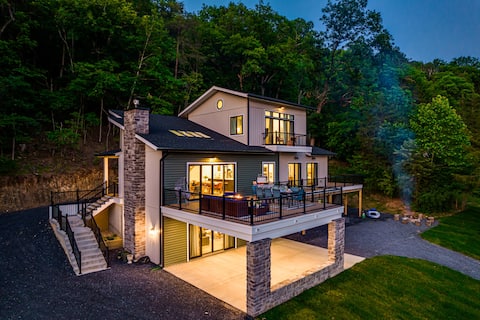 Riverfront*Lux*HotTub*Game Room*Grill