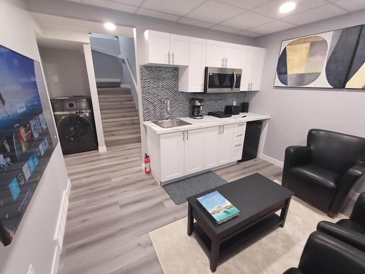 Cozy Luxe Retreat-one Bedroom Suite - Winnipeg