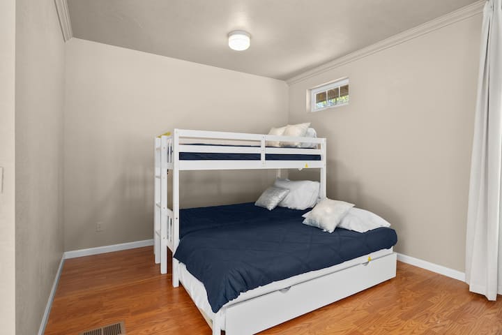 Cama litera extensible con ruedas, marco de cama litera doble, versión mejorada de cama litera de madera con ruedas, marco de cama litera extraíble que se puede extender