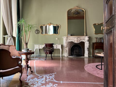 Top Airbnb: Large Art Nouveau-style house with frescoes a Genova