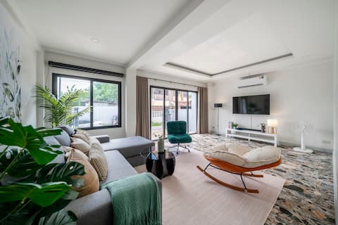 Jatujak - JJ Market Home/4BR/Family / by Nong Mang Khud