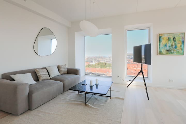 Bright City Apartment – Balcony & Panoramic Views gallery image 4