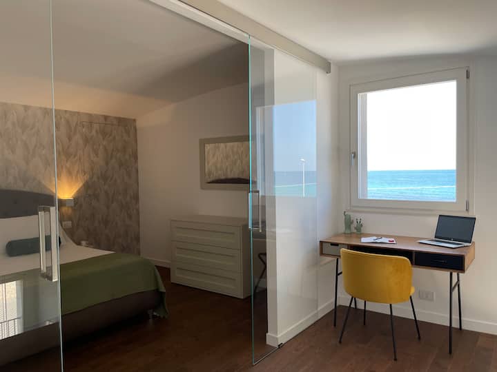 Sea Front Apartment Bari Beach Area City Center - Bari
