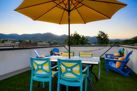 Top Airbnb: Million $ Rooftop MTN Views -2 King Beds-DT Golden in Golden