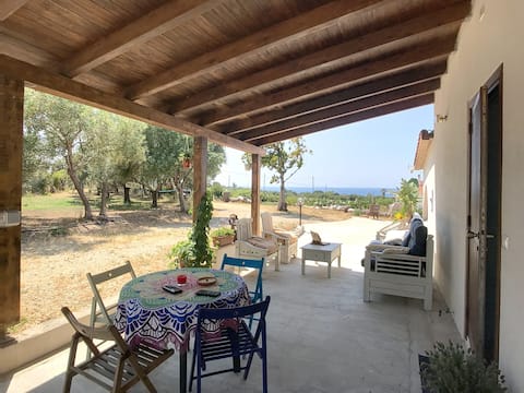 Villa in nature with sea views and sunsets