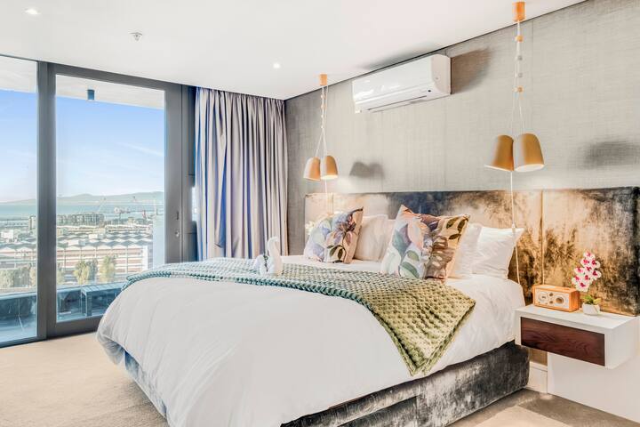 Luxury 2BR Sky Suite | City Views & Prime Location gallery image 4