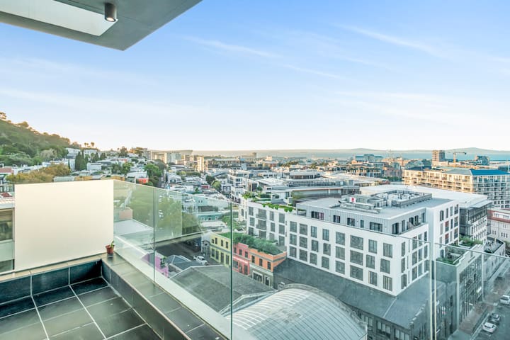 Luxury 2BR Sky Suite | City Views & Prime Location