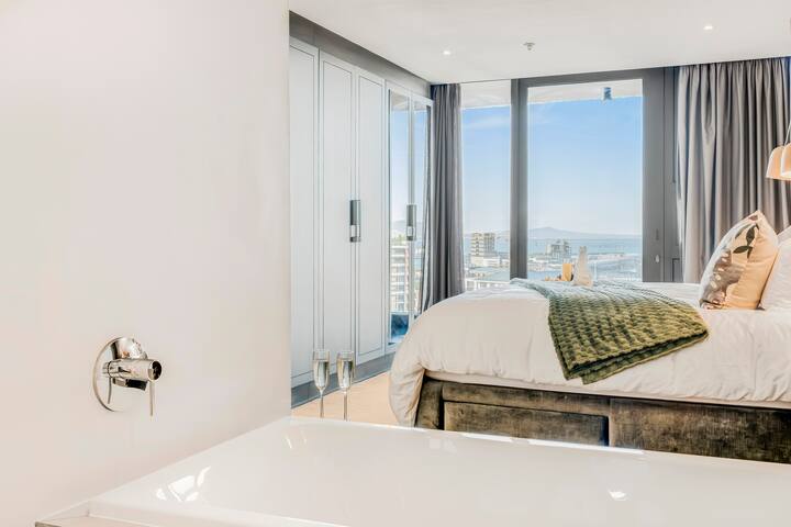Luxury 2BR Sky Suite | City Views & Prime Location gallery image 3