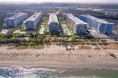 Luxury Stay with Ocean View · Private Beach