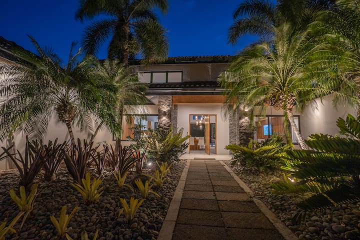 Luxury 5 Bed Home in Prestigious Hacienda Pinilla