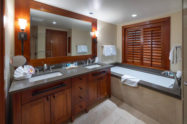 Large condo/Ocean views/Stay 7nights& 8th is FREE gallery image 4