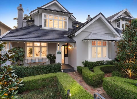 Stylish 6BR Mosman, Ferry, Village & Beach Access