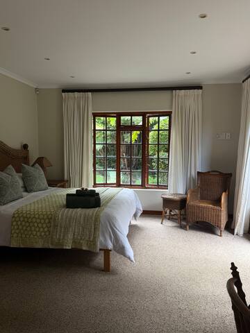 Charming 2 Bed en-suite Cottage with Solar gallery image 5