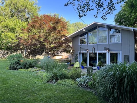 Modern Mid-Century Gem
Walk to D-town Delaware
