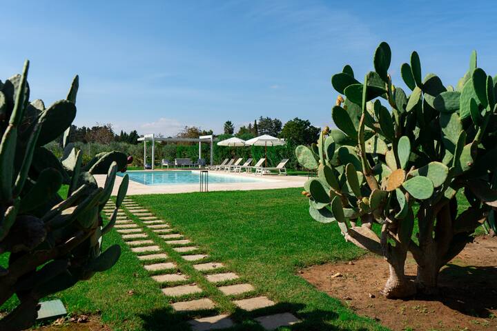 Villa Galluccio with swimming pool gallery image 2