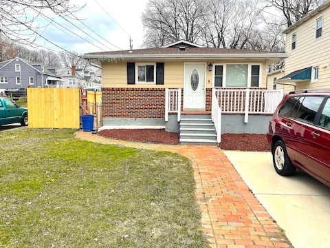 Delightful 4-Bed Whole House with Easy Parking
